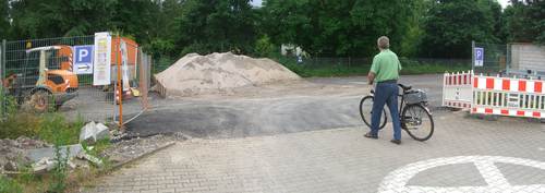 Zusätzliche Parkplätze schwierig zu erkennen und als Lagerplatz verwechselbar.